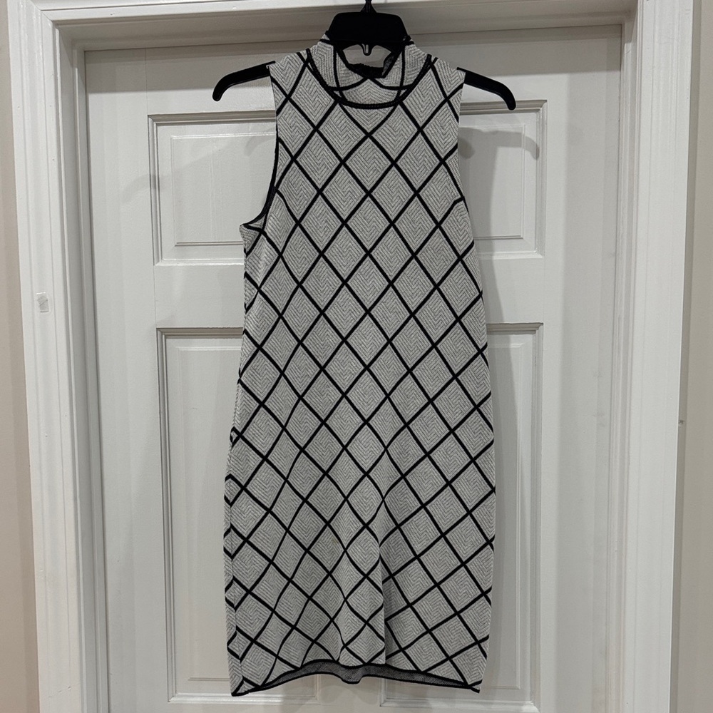 Romeo + Juliet Couture Sleeveless Black White & Gray Checkered Dress